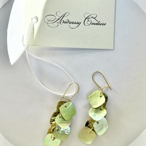 Andrassy Couture zöld szögletes kagyló fülbevaló , Ékszer, Fülbevaló, Lógó fülbevaló, Ékszerkészítés, MESKA