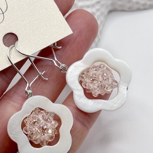 Andrassy Couture kagyló virág Swarovski kristály fülbevaló ezüst akasztóval - ékszer - fülbevaló - lógó fülbevaló - Meska.hu