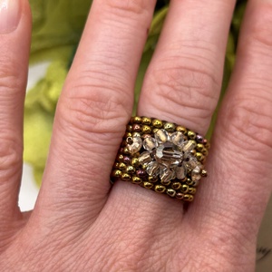 Andrassy Couture virágos gyöngy gyűrű Swarovski kristállyal - ékszer - gyűrű - figurális gyűrű - Meska.hu
