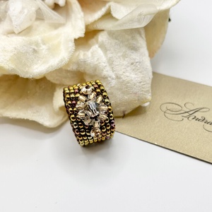 Andrassy Couture virágos gyöngy gyűrű Swarovski kristállyal - Meska.hu
