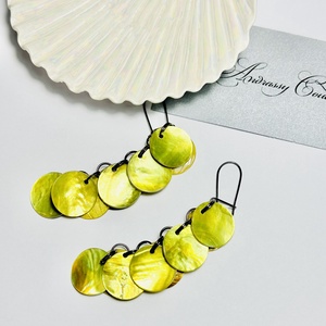 Andrassy Couture neonzöld kagyló fülbevaló  - ékszer - fülbevaló - lógó fülbevaló - Meska.hu