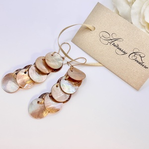 Andrassy Couture színjátszós mogyorószínű kagyló fülbevaló  - ékszer - fülbevaló - lógó fülbevaló - Meska.hu
