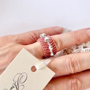 Andrassy Couture rózsaszín gyöngy gyűrű Swarovski kristállyal - ékszer - gyűrű - figurális gyűrű - Meska.hu