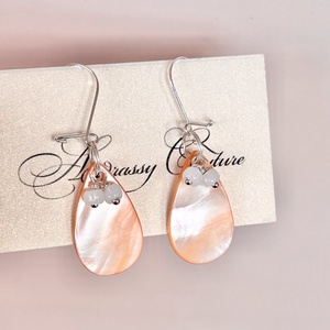 Andrassy Couture csepp kagyló fülbevaló gyöngy függőkkel - ékszer - fülbevaló - lógó fülbevaló - Meska.hu