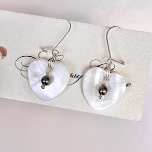 Andrassy Couture szivecske kagyló és Swarovski fülbevaló  - ékszer - fülbevaló - lógó fülbevaló - Meska.hu