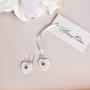 Andrassy Couture szivecske kagyló és Swarovski fülbevaló  - ékszer - fülbevaló - lógó fülbevaló - Meska.hu