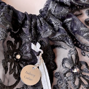 Andrassy Couture fekete csipke hajgumi Swarovski kristállyal díszítve  - ruha & divat - hajdísz & hajcsat - hajgumi - Meska.hu
