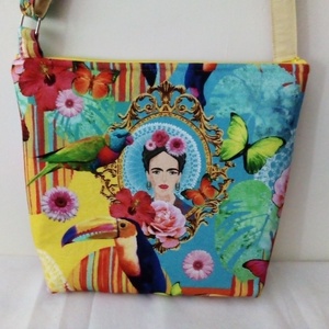 Frida táska+neszi.KIÁRÚSÍTÁS - táska & tok - kézitáska & válltáska - vállon átvethető táska - Meska.hu Frida táska+neszi.KIÁRÚSÍTÁS - táska & tok - kézitáska & válltáska - vállon átvethető táska - Meska.hu