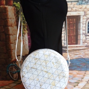 Fehér-arany mintás  kerek táska. - Meska.hu