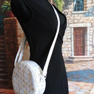 Fehér-arany mintás  kerek táska. - táska & tok - kézitáska & válltáska - vállon átvethető táska - Meska.hu