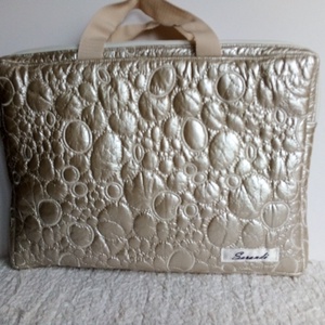 Arany színű steppelt laptoptáska+ajándék neszi - Meska.hu