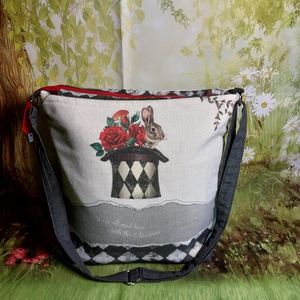 Aliz csodarszágos táska 1, Táska & Tok, Kézitáska & válltáska, Vállon átvethető táska, Varrás, MESKA