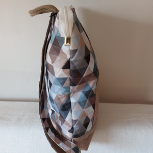 Barna háromszögesmintás hátizsák - táska & tok - hátizsák - hátizsák - Meska.hu