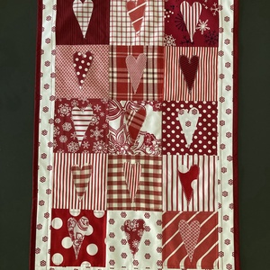 Karácsonyi patchwork asztalközép - Meska.hu