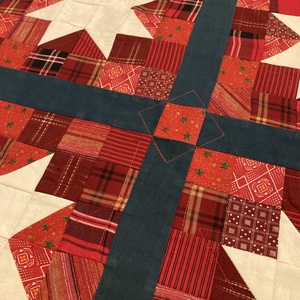 Karácsonyi patchwork asztalközép - karácsony - karácsonyi lakásdekoráció - ünnepi asztaldekoráció - Meska.hu