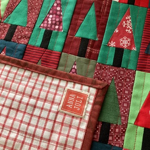 Karácsonyi patchwork asztalközép - karácsony - karácsonyi lakásdekoráció - ünnepi asztaldekoráció - Meska.hu