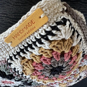 Színes horgolt táska - táska & tok - kézitáska & válltáska - vállon átvethető táska - Meska.hu