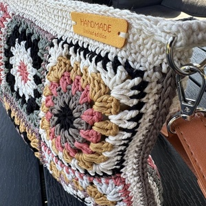 Színes horgolt táska - táska & tok - kézitáska & válltáska - vállon átvethető táska - Meska.hu