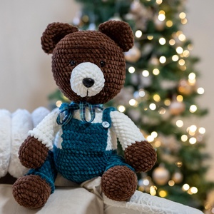 Horgolt mackó kék nadrágban - Meska.hu