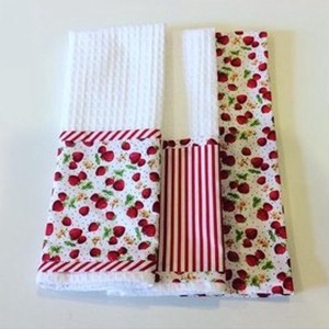 Konyharuha szett eper mintás , Otthon & Életmód, Konyhafelszerelés, tálalás, Konyhai textil, Konyharuha & Törlőkendő, Varrás, MESKA