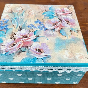 Virágos doboz, Otthon & Életmód, Dekoráció, Asztal és polc dekoráció, Díszdoboz, Decoupage, transzfer és szalvétatechnika, MESKA