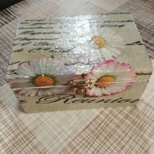 Margarétás kis dobozka , Ékszer, Ékszertartó, Ékszerdoboz, Decoupage, transzfer és szalvétatechnika, MESKA