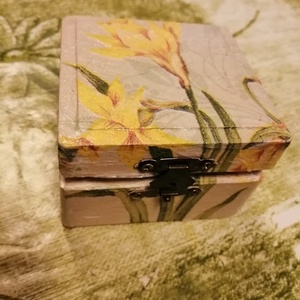 Kis ékszertartó doboz III., Ékszer, Ékszertartó, Ékszerdoboz, Decoupage, transzfer és szalvétatechnika, MESKA