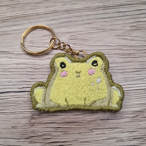 Cuki béka hímzett kulcstartó - kézzel hímzett - béka - egyedi kulcstartó - breki - békás - embroidery - hímzés - aranyos, Táska & Tok, Kulcstartó & Táskadísz, Kulcstartó, Hímzés, MESKA