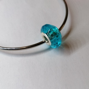 Pandora stílusú fazettált charm türkizkék üveghatású, Ékszer, Karkötő, Charm karkötő, Ékszerkészítés, MESKA