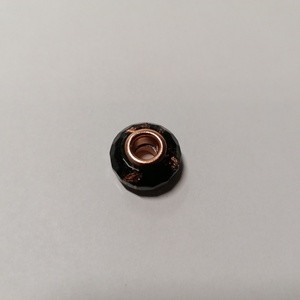 Pandora stílusú fazettált charm fekete rosé gold fóliával rosé arany színű gyöngy belsővel - ékszer - karkötő - charm karkötő - Meska.hu