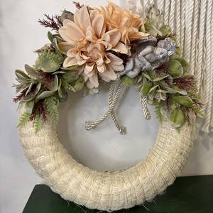 Mindenszenteki koszorú angyalkával  természetes, elegáns hangulatban (25 cm), Otthon & Életmód, Vallás, Temetkezési tárgy, Virágkötés, MESKA