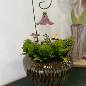 Kerámia virágos asztaldísz békával � egyedi, kézzel készült dekoráció - otthon & életmód - dekoráció - asztal és polc dekoráció - asztaldísz - Meska.hu