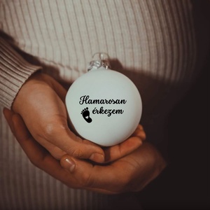 HAMAROSAN ÉRKEZEM KARÁCSONYI ÜVEGGÖMB FEHÉR 8 cm (807gomb) - Meska.hu