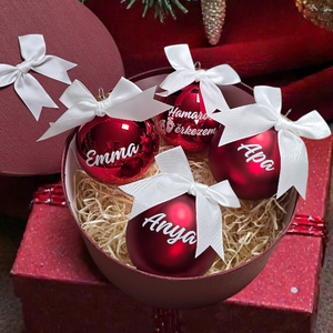 Piros üveggömb szett 4db 8cm egyedi felirattal, családi csomag, gömbbox (804gombbox), Karácsony, Karácsonyi lakásdekoráció, Karácsonyfadíszek, Decoupage, transzfer és szalvétatechnika, MESKA