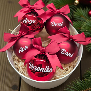 Piros üveggömb szett 4db 8cm egyedi felirattal, családi csomag, gömbbox (804gombbox) - karácsony - karácsonyi lakásdekoráció - karácsonyfadíszek - Meska.hu