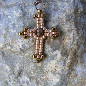 Kis gyöngy kereszt - pezsgő- bronz - ékszer - nyaklánc - medálos nyaklánc - Meska.hu