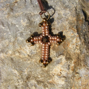 Kis gyöngy kereszt - pezsgő- bronz - ékszer - nyaklánc - medálos nyaklánc - Meska.hu