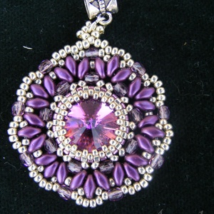 Orgonalila elegancia - lila- ezüst gyöngymedál - ékszer - nyaklánc - medálos nyaklánc - Meska.hu