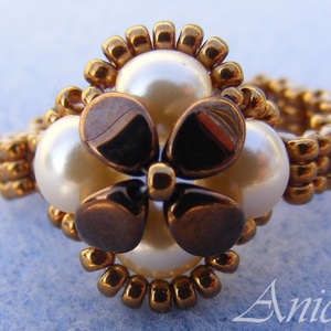 Bronz virág - bronz, bézs gyöngygyűrű - ékszer - gyűrű - gyöngyös gyűrű - Meska.hu