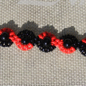 Lávahullám - fekete - piros gyöngykarköző - ékszer - karkötő - gyöngyös karkötő - Meska.hu