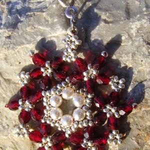 Csillagvirág - gyöngymedál - Meska.hu