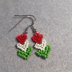 Trikolór szív füli - modern kokárda nemzeti ünnepekre, Ékszer, Fülbevaló, Lógó fülbevaló, Gyöngyfűzés, gyöngyhímzés, MESKA