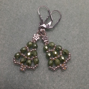 Karácsonyfa- gyöngyfülbevaló - ékszer - fülbevaló - lógó fülbevaló - Meska.hu