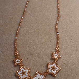 Téli csillagok - gyüngynyaklánc, Ékszer, Nyaklánc, Gyöngyös nyaklánc, Gyöngyfűzés, gyöngyhímzés, MESKA