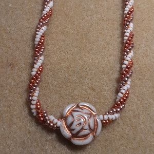 Pünkösdi rózsa - gyöngynyaklánc - ékszer - nyaklánc - gyöngyös nyaklánc - Meska.hu