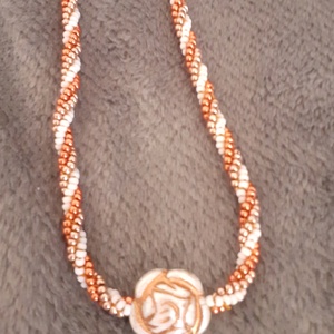 Pünkösdi rózsa - gyöngynyaklánc - ékszer - nyaklánc - gyöngyös nyaklánc - Meska.hu