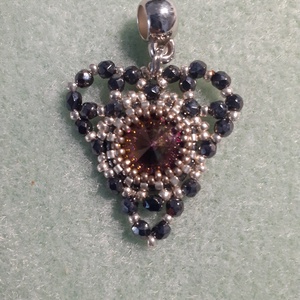 Kristályszív - hematit, bordó szív medál, Ékszer, Nyaklánc, Medál, Gyöngyfűzés, gyöngyhímzés, MESKA