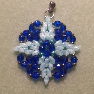 Kék csillag a sötét éjen - kék gyöngymedál - ékszer - nyaklánc - medál - Meska.hu