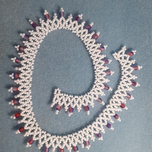 Csiperke fehér, lila színű népi gyöngy nyaklánc - ékszer - nyaklánc - gyöngyös nyaklánc - Meska.hu