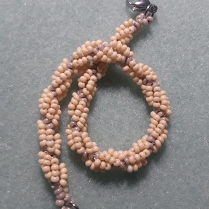 Bézs csavar - gyöngykarkötő - ékszer - karkötő - gyöngyös karkötő - Meska.hu